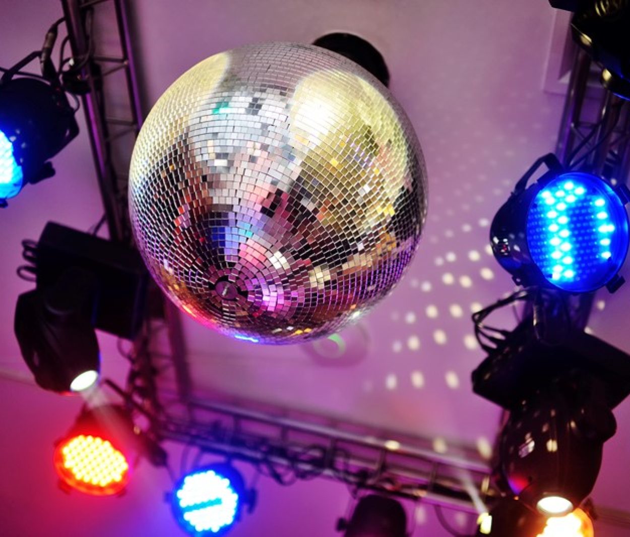 Jeugdzorginstelling brengt privéfeest en familiereis in aftrek