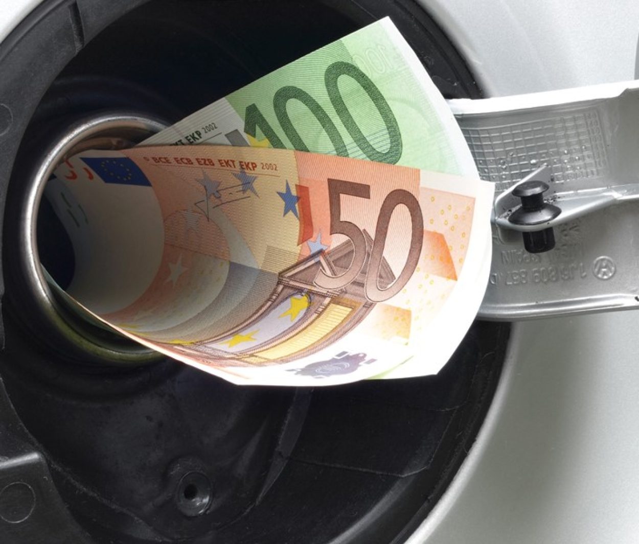 Vanaf 2027 extra belasting op fossiele brandstofauto van de zaak