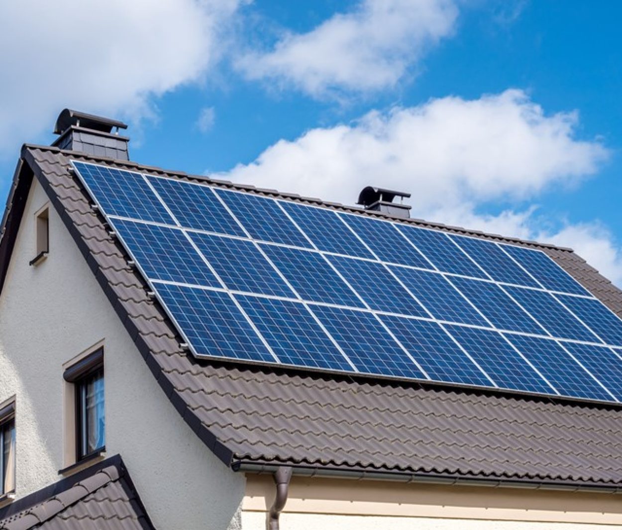 Recht op aftrek btw op draagconstructie woning en op zonnepanelen bij verhuur woning?